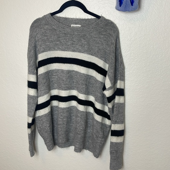 🐼Newbury Kustom Sweater 🐼 - Picture 3 of 6